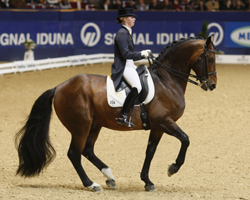 Auch Victoria Max-Theurer - hier mit Augustin OLD - nimmt am Iduna Cup in Dortmund teil. Foto: Lafrentz